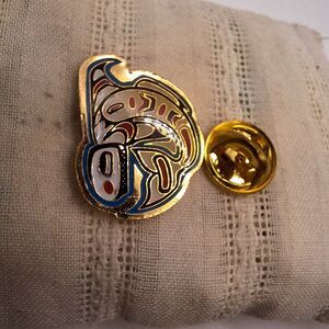 Inuit Native Art Souvenir Enamel Brooch Lapel PIn Whale